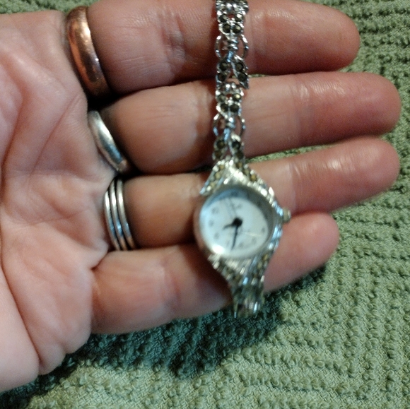 Watch - Picture 3 of 6